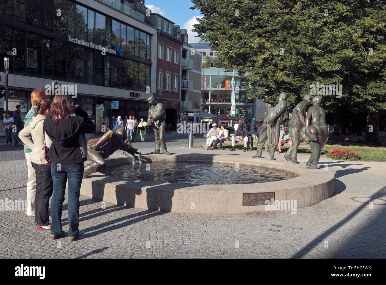 La "Kreislauf des Geldes' (Circulation de l'argent) fountainby ​​Karl-Henning Seemann à Aix-la-Chapelle, Allemagne. Banque D'Images