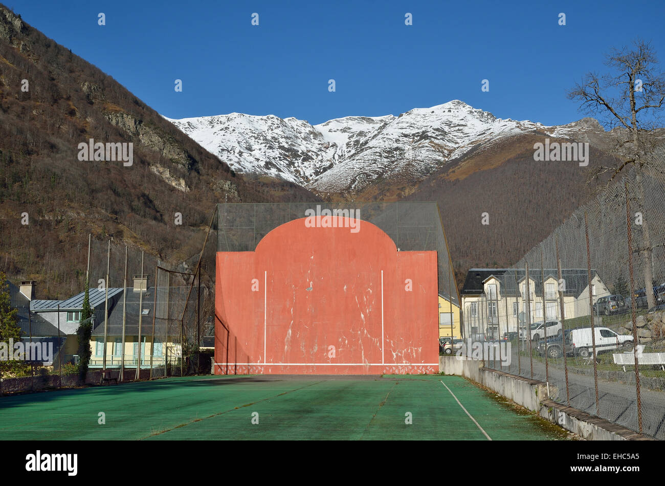 Fronton en plein air de pelote basque Banque D'Images