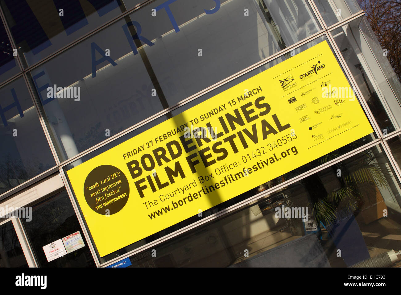 Festival du Film borderline poster dans Hereford films apportent aux communautés rurales le long de la zone frontalière du Pays de Galles Angleterre Banque D'Images