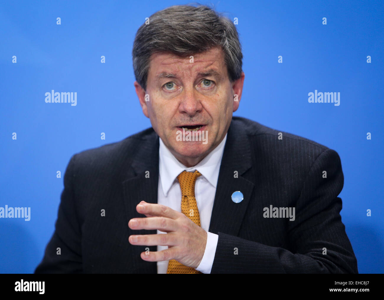 Berlin, Allemagne. Mar 11, 2015. Organisation internationale du Travail (OIT) Directeur général, Guy Ryder, assiste à une conférence de presse conjointe après une réunion à la chancellerie à Berlin, Allemagne, le 11 mars 2015. Credit : Zhang Fan/Xinhua/Alamy Live News Banque D'Images