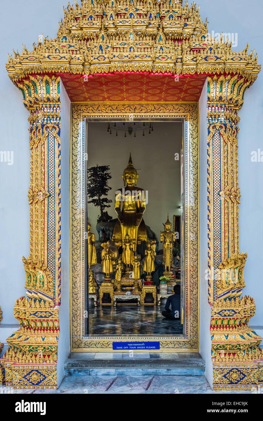 Boudha d'or à l'autel du temple de Wat Pho à Bangkok en Thaïlande Banque D'Images