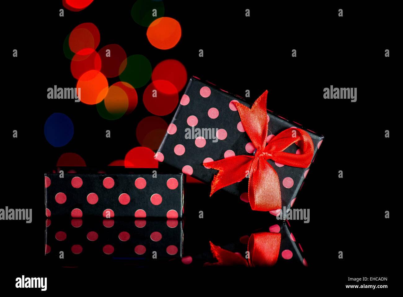 Boîtes cadeaux à pois Banque D'Images