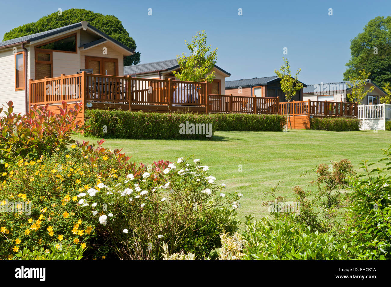 Maison de vacances Lodges en été, Anglesey, au nord du Pays de Galles, Royaume-Uni Banque D'Images