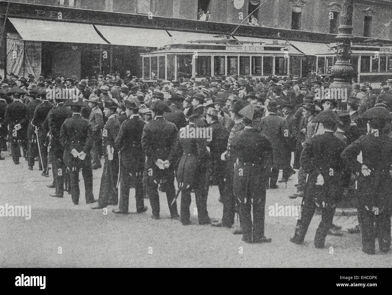 Manifestations Anti Austrian à Rome juste avant la déclaration de guerre par l'Italie 1914 Banque D'Images