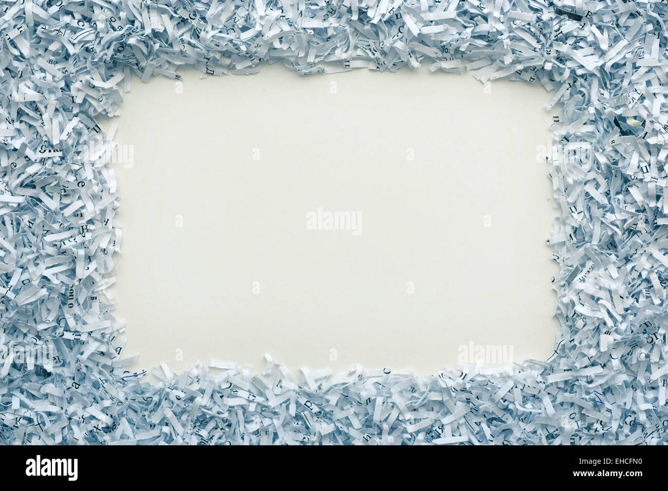 Fond blanc avec cadre autour du papier déchiqueté Photo Stock - Alamy