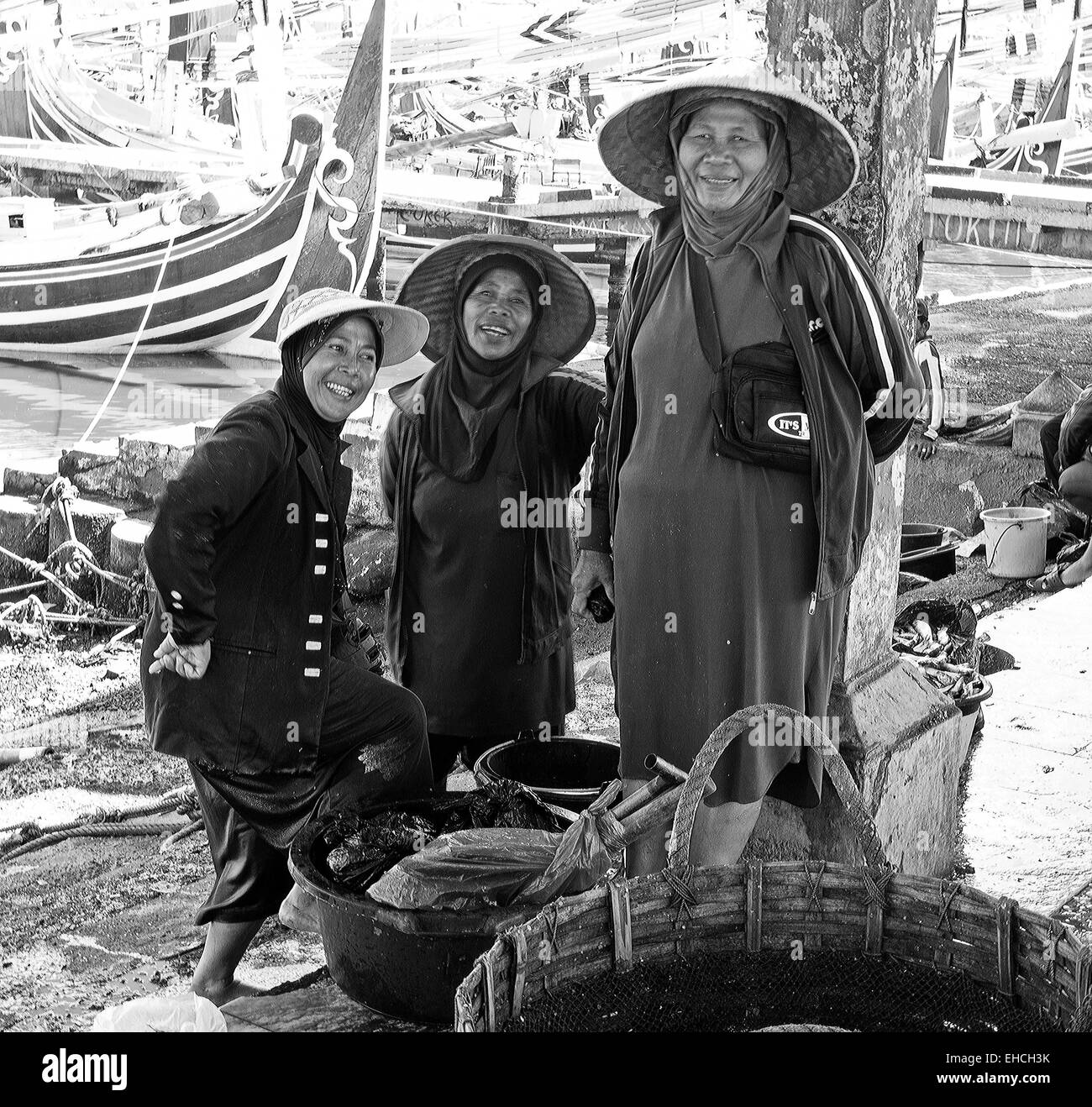 Femmes au marché de poissons Banque D'Images