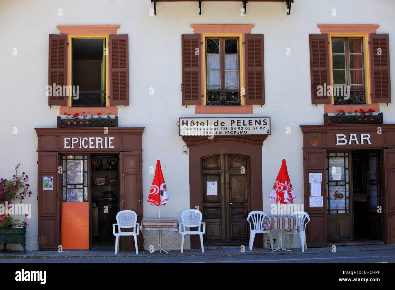 Pittoresque petit village d'épicerie et le bar de l'hôtel Banque D'Images