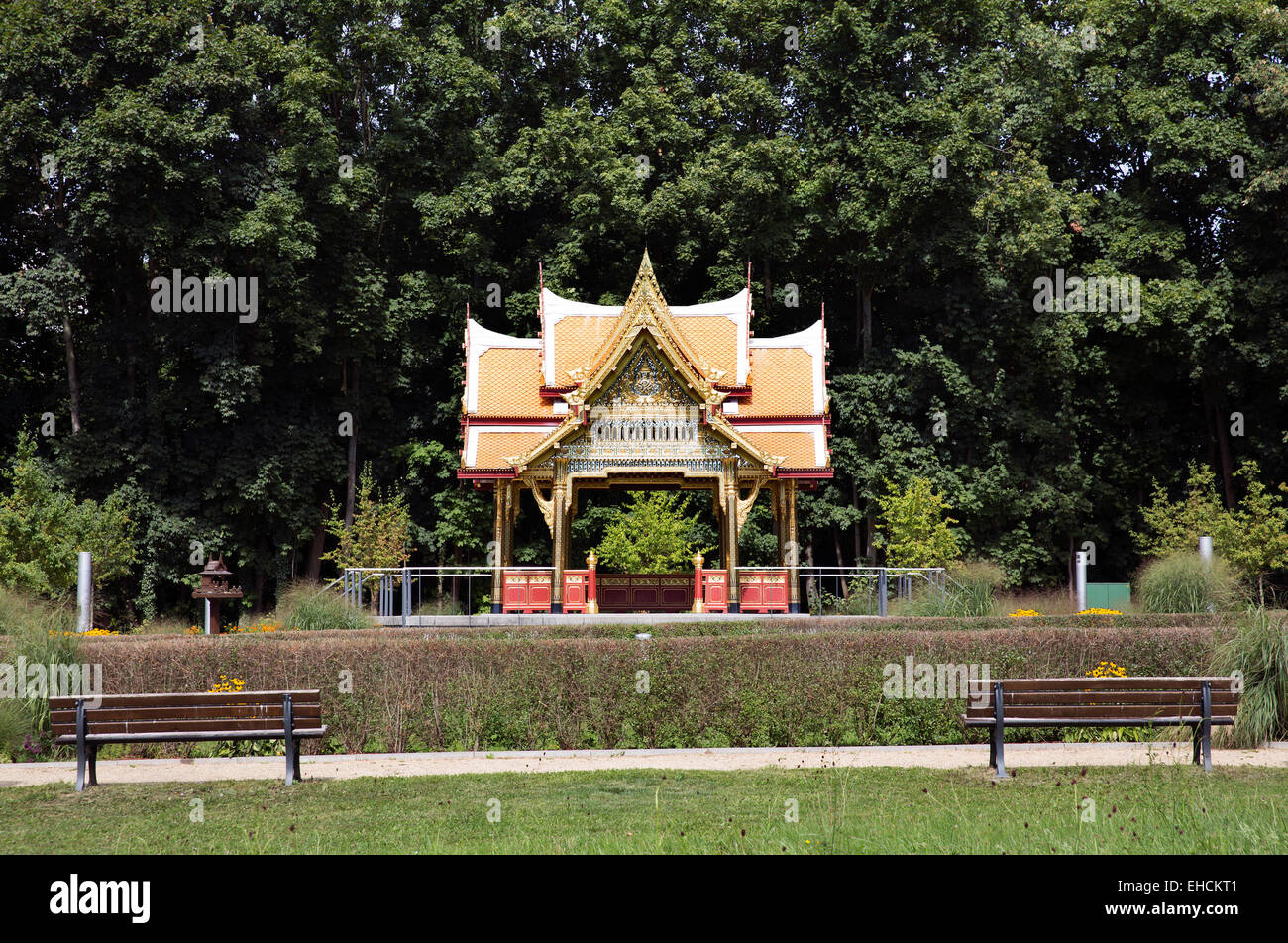 Sala Thai Pavilion, temple thaïlandais dans les jardins du spa de Bad Homburg, Hesse, Allemagne Banque D'Images