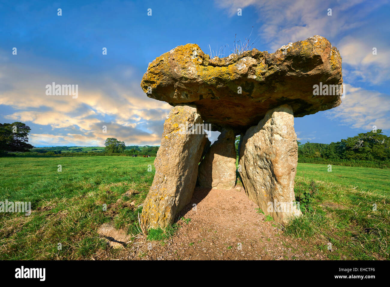 La chambre funéraire mégalithique St Lythans, une partie d'une longue chambre de culture néolithique long Barrow, il y a 6000 ans. Près de St Lythans, Vale of Glamorgan, Pays de Galles Banque D'Images