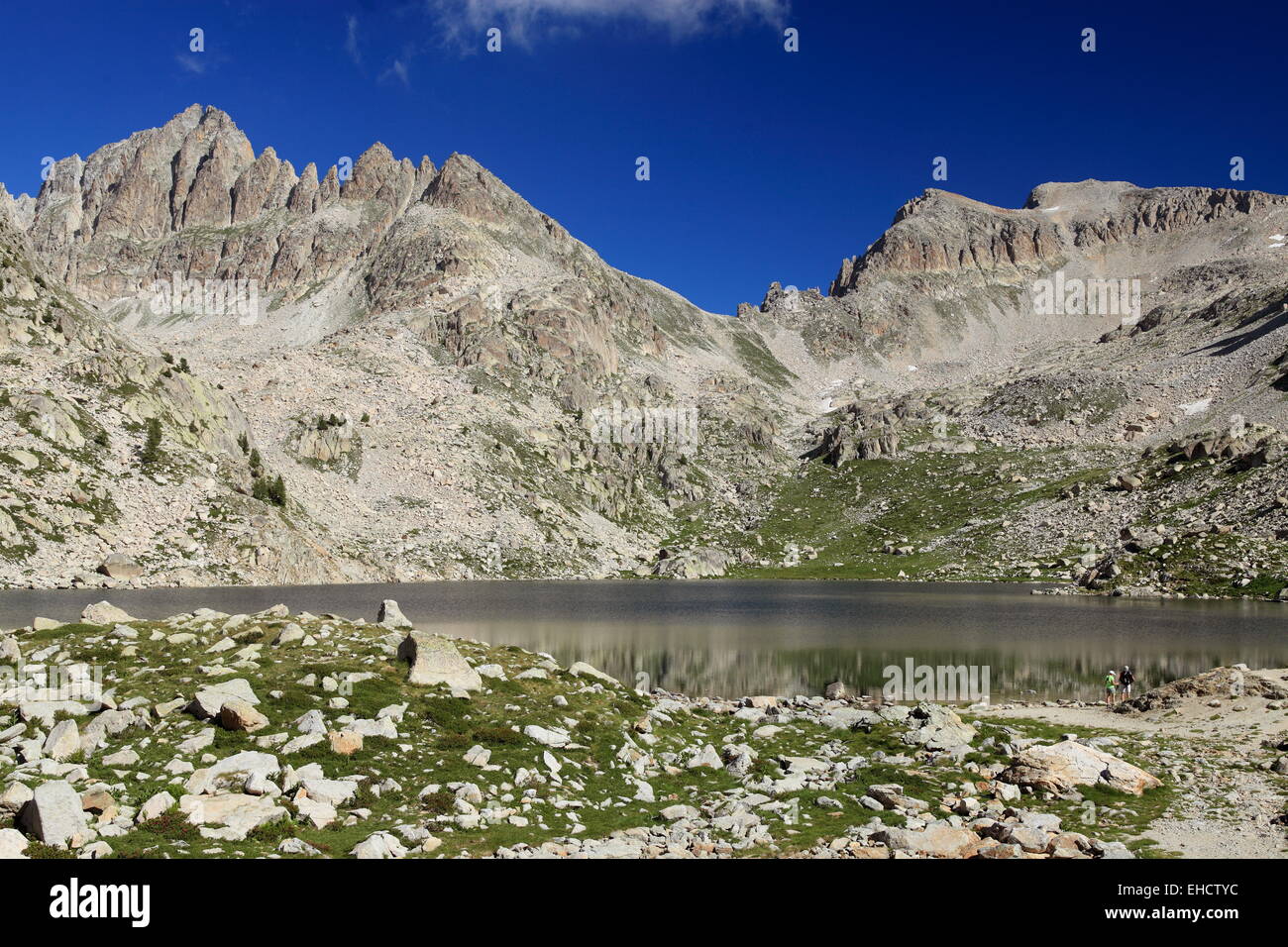 Le lac Negre dans le beau paysage de montagnes du parc national du Mercantour dans les Alpes du sud Banque D'Images