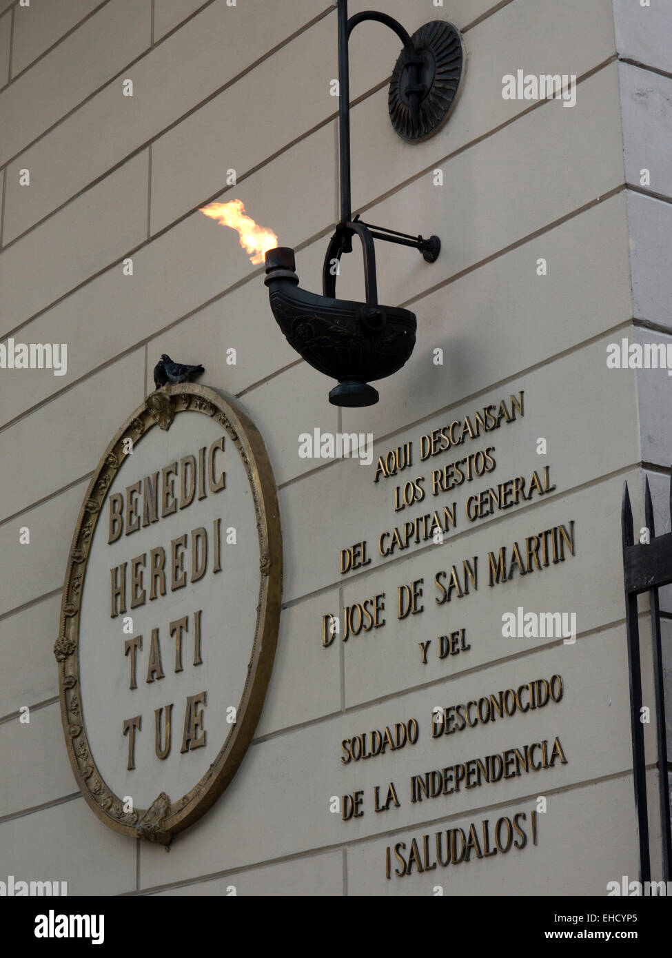 L'ARGENTINE, Buenos Aires, Plaza de Mayo, Cathédrale Métropolitaine, flamme éternelle à l'indépendance Banque D'Images