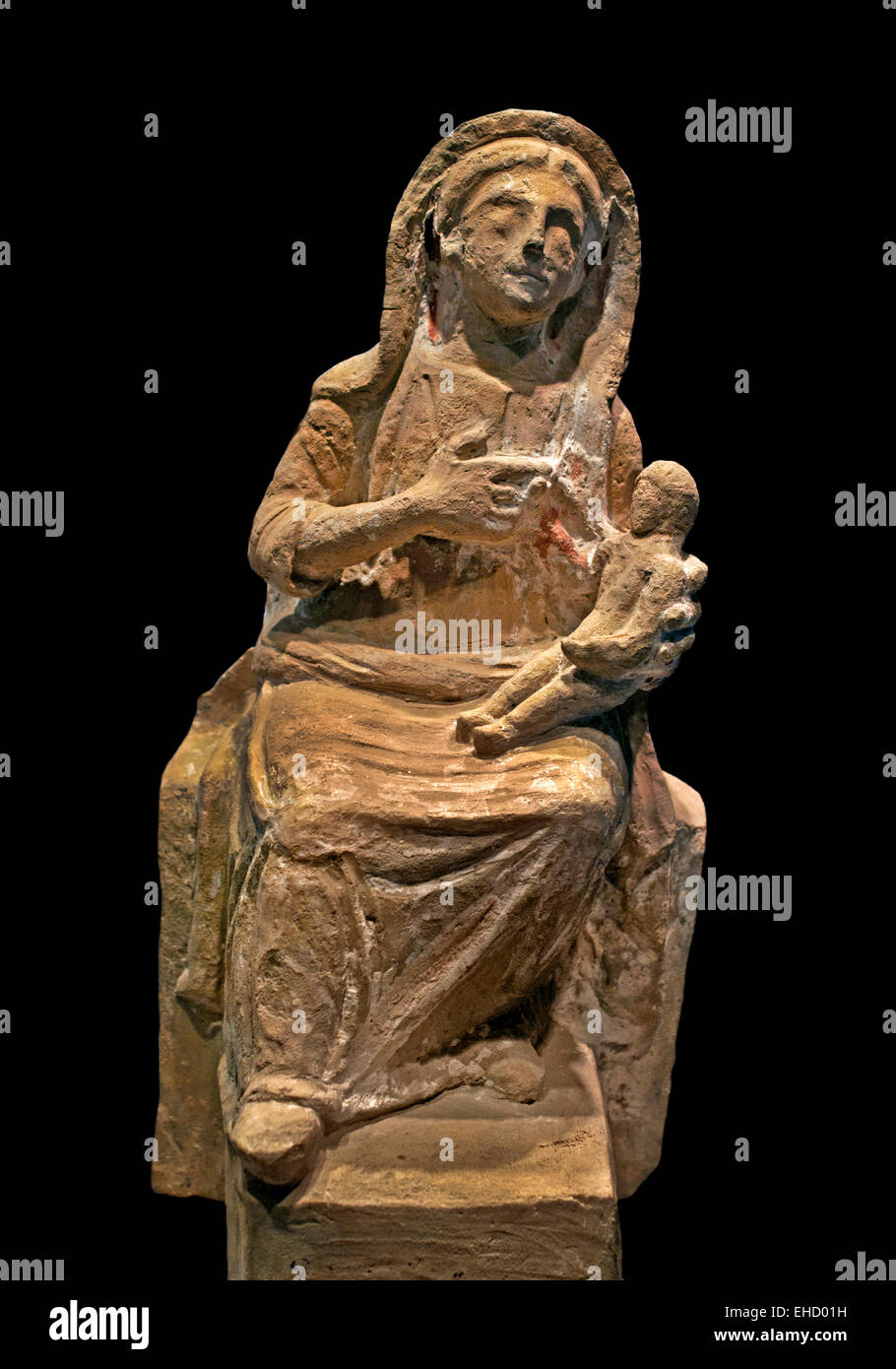 Déesse avec enfant. DEA NUTRIX ( Demeter ? ) 2e - 1e siècle avant J.-C. Musée national du Bardo Tunisie Carthage Phénicie (ville de commerce phénicienne en Afrique du Nord de l'Empire Carthaginois capital ) Terracota Cap Bon trouvé dans un réservoir d'eau romaine Banque D'Images Déesse avec enfant. DEA NUTRIX ( Demeter ? ) 2e - 1e siècle avant J.-C. Musée national du Bardo Tunisie Carthage Phénicie (ville de commerce phénicienne en Afrique du Nord de l'Empire Carthaginois capital ) Terracota Cap Bon trouvé dans un réservoir d'eau romaine Banque D'Images