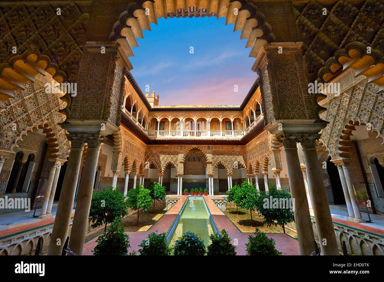 Apartment Doncellas Patio de las (Cour du Maidens) (1540-72) avec Arabesque en plâtre, Mudéjar Alazar de Séville, Espagne Banque D'Images