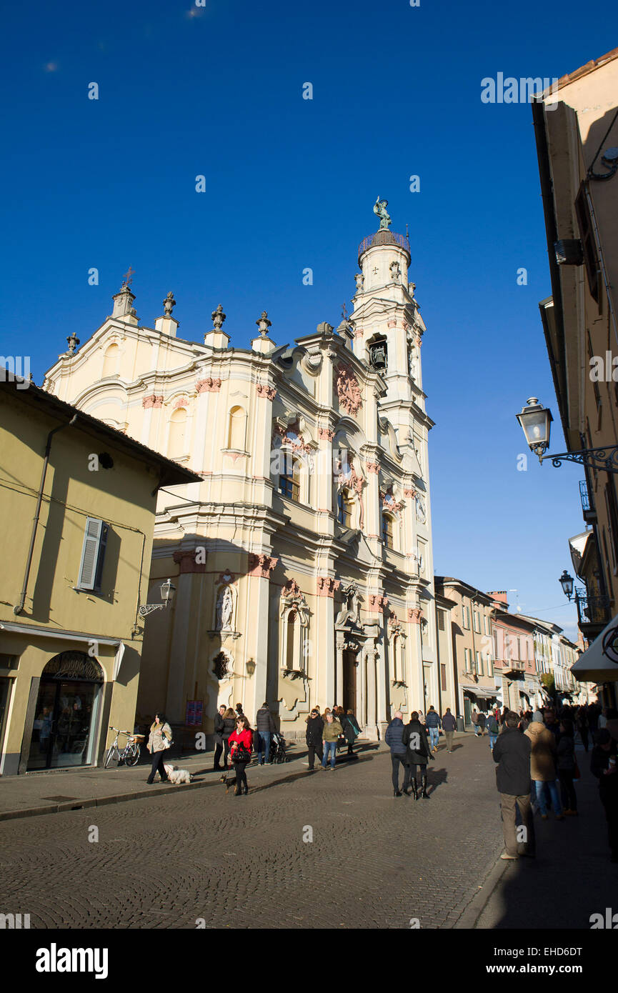 L'Italie, Lombardie, Crema, l'église de la Sainte-Trinité, rue XX Settembre dans le style baroque, le clocher de rédempteur. Banque D'Images