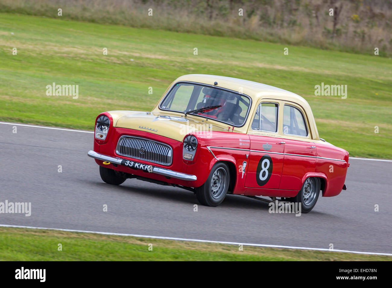 1959 Ford Prefect 107E avec pilote James Martin dans la St Mary's à la course pour le Trophée 2014 Goodwood Revival, Sussex, England, UK Banque D'Images