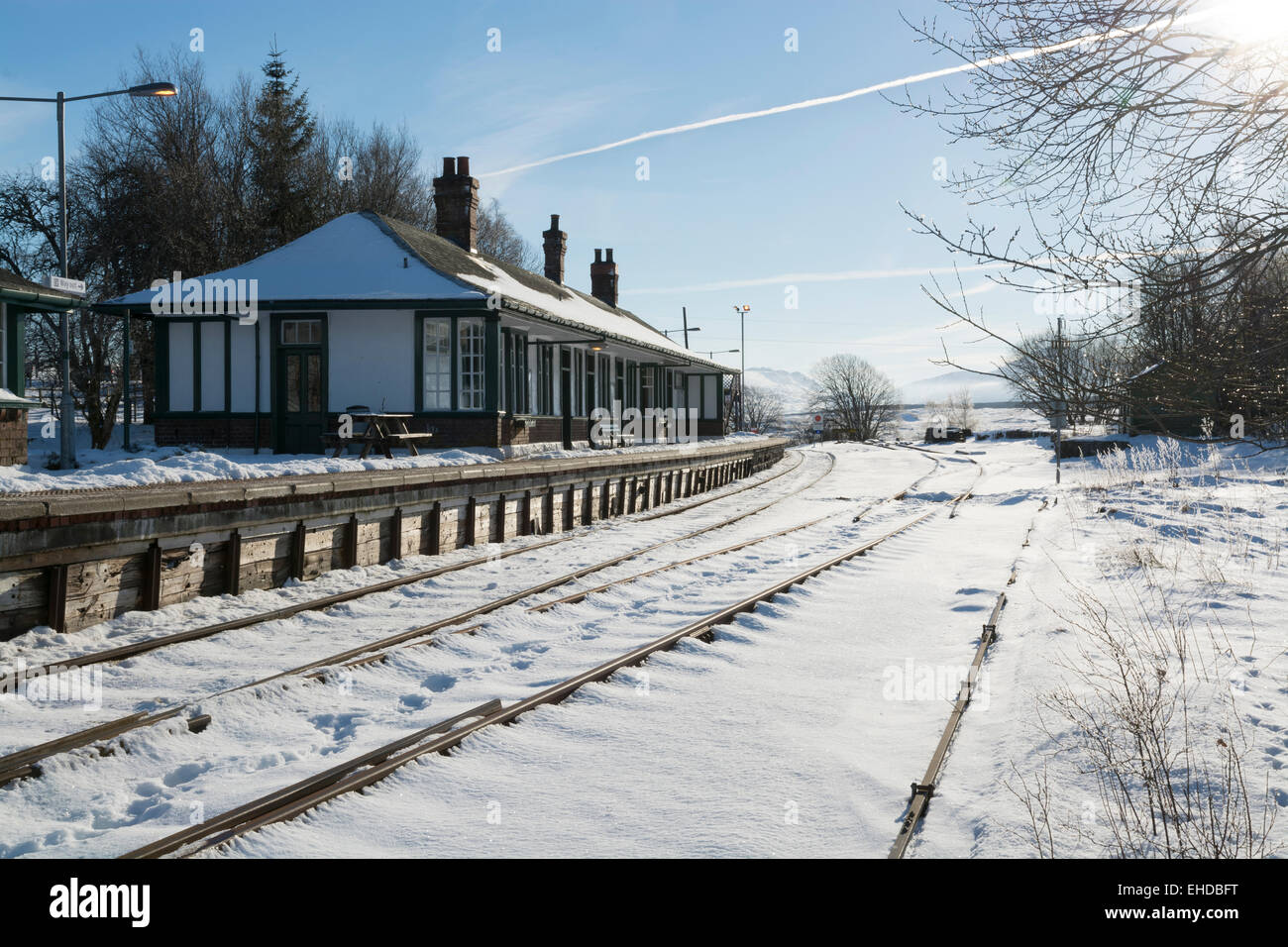 Rannoch station dans le gel et neige avec ciel bleu sur la belle journée d'hiver Banque D'Images