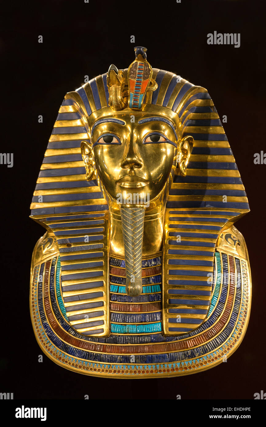 Une réplique de masque funéraire en or de Toutankhamon Banque D'Images