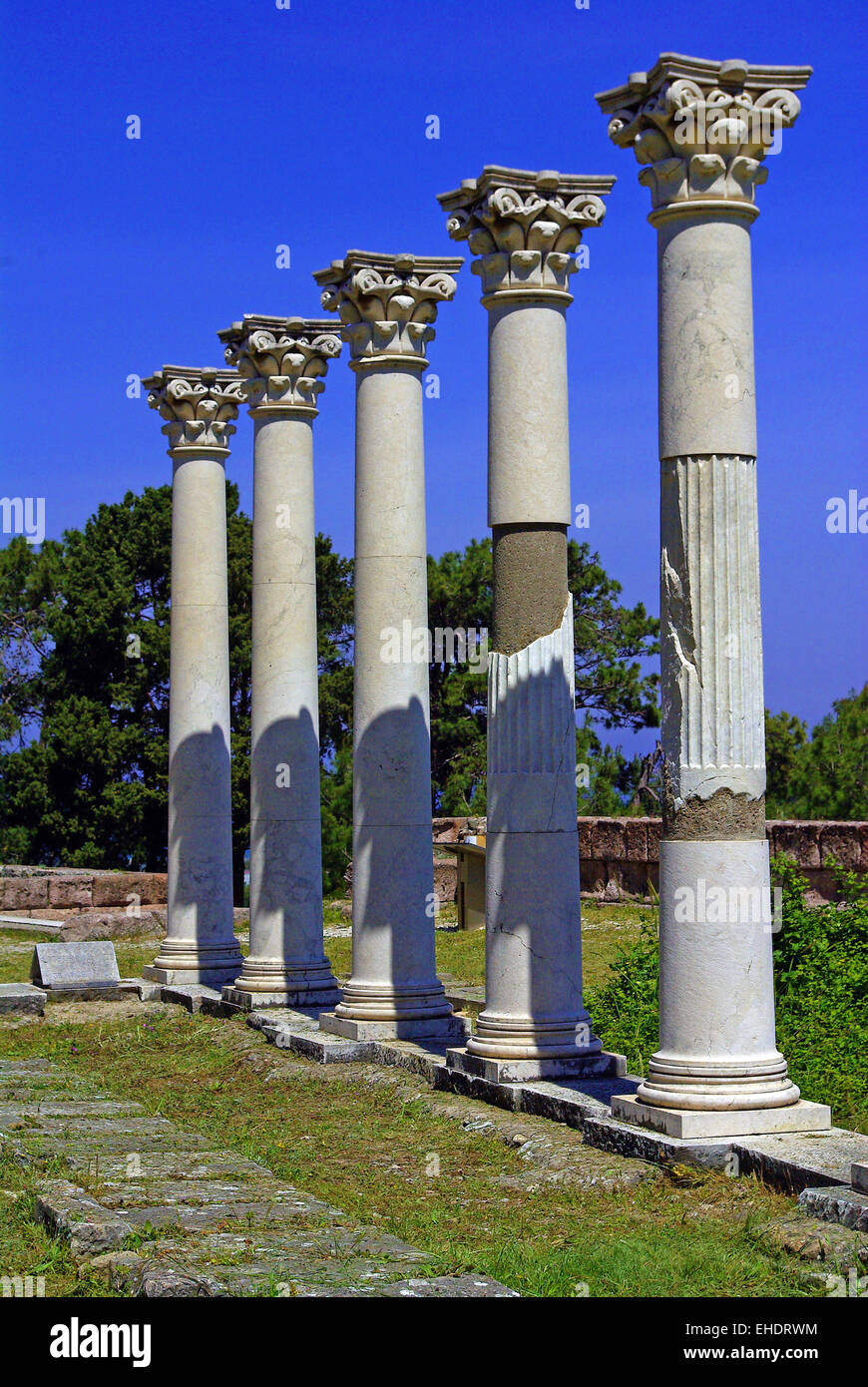 Parmi les ruines de Colonnade le Asklepion en île de Kos, Grèce Banque D'Images