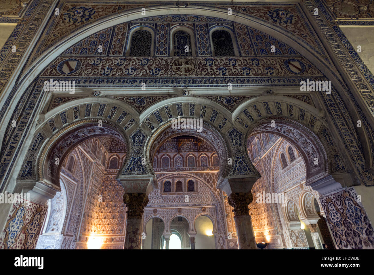 L'architecture musulmane dans l'ambassadeur située sur la Palais de l'Alcazar de Séville Banque D'Images