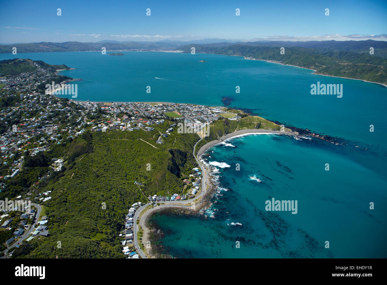 La baie de disjoncteur et Seatoun, Wellington, Wellington Harbour, île du Nord, Nouvelle-Zélande - vue aérienne Banque D'Images