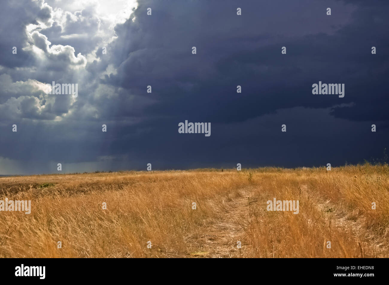 Nuageux sombre ciel d'orage Banque D'Images