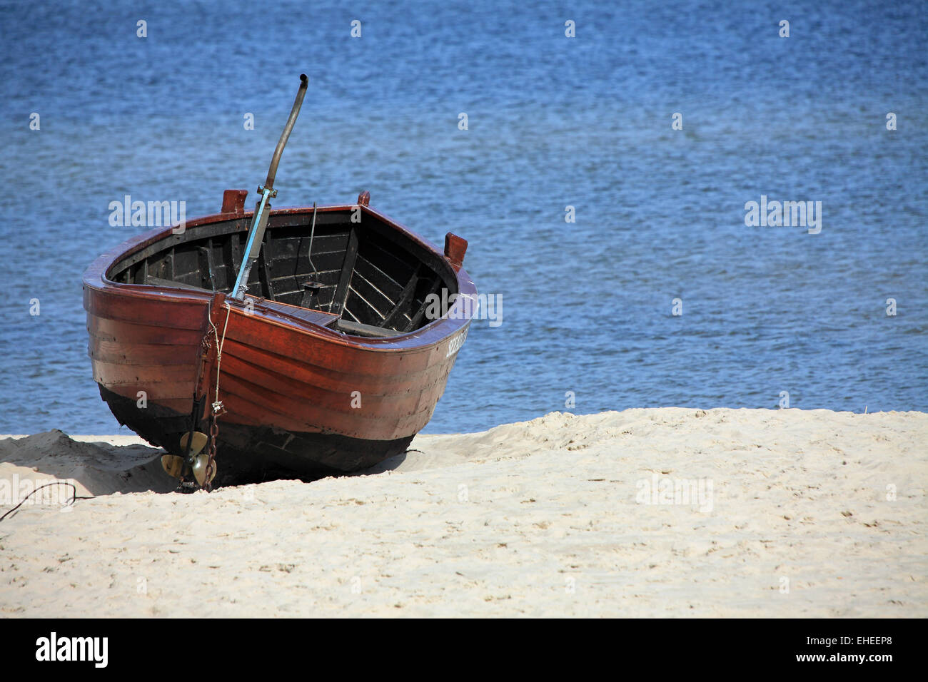 Vieux bateau sur la plage. Banque D'Images