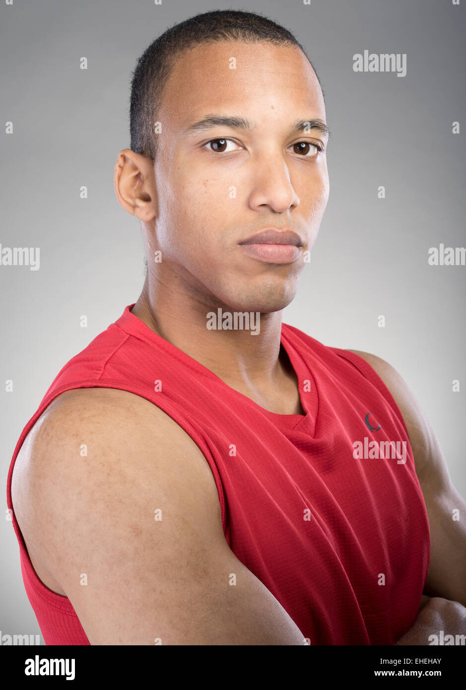 Muscular man wearing red tank top vest Banque D'Images