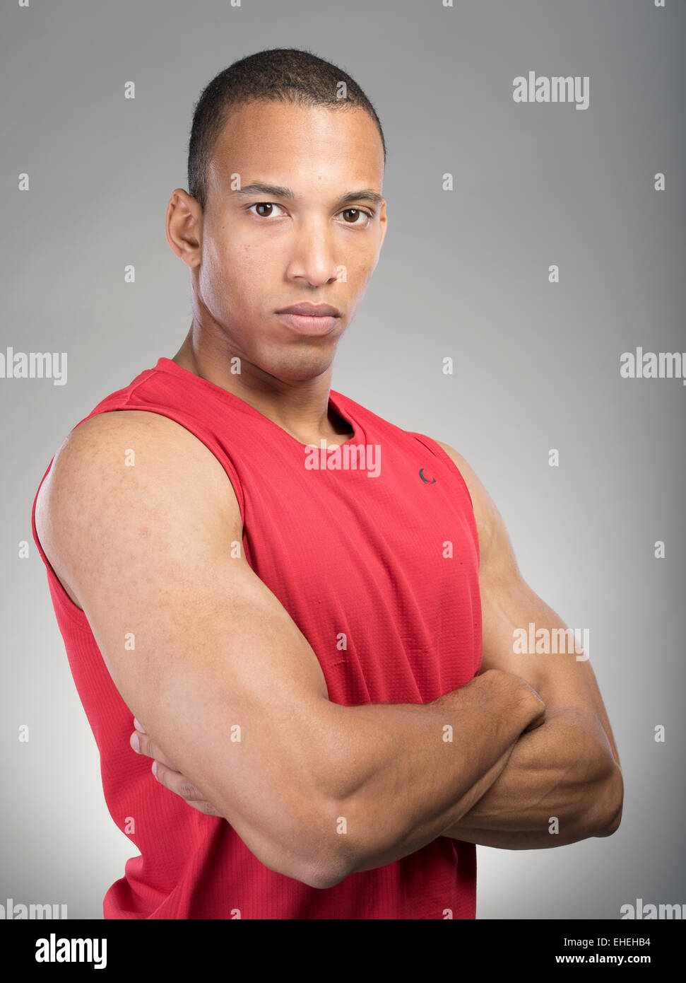 Muscular man wearing red tank top vest Banque D'Images