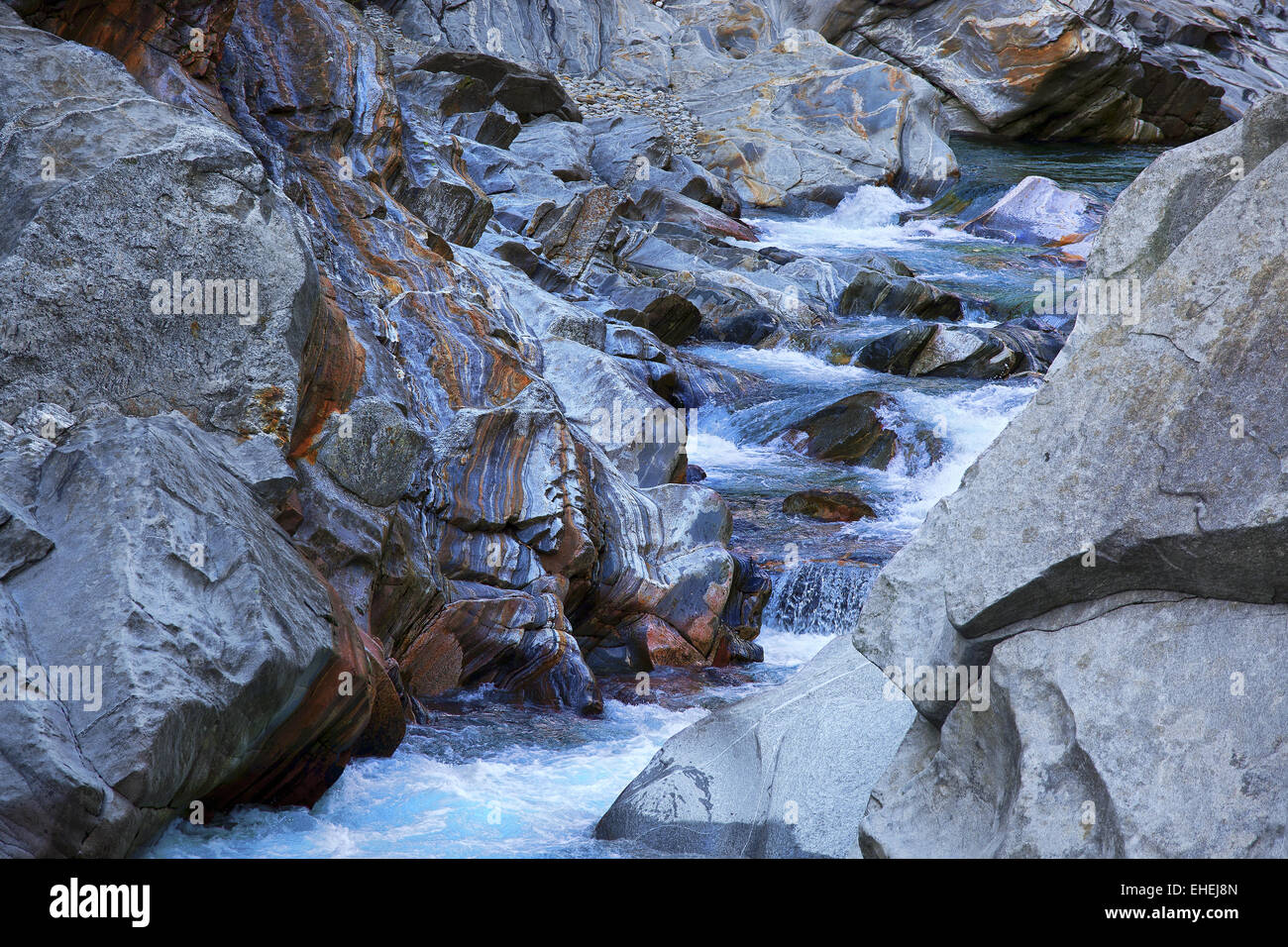 Whitewater Verzasca, Tessin, Suisse Banque D'Images