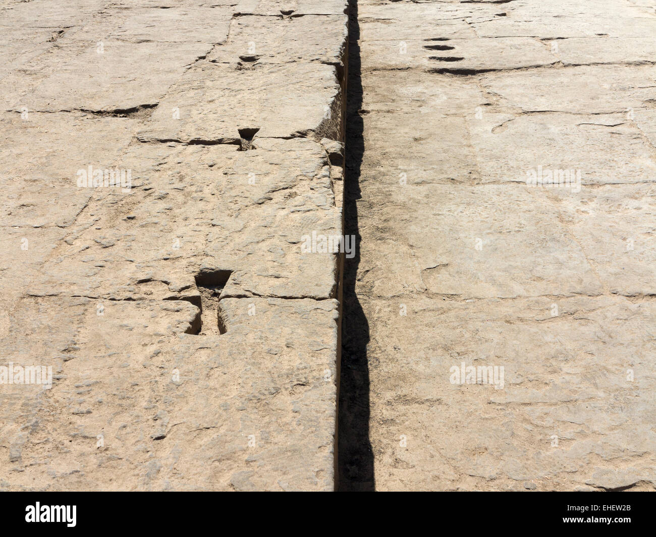 Une rangée de bloc de pierre d'aronde liens à Kom Ombo Temple Égypte Banque D'Images