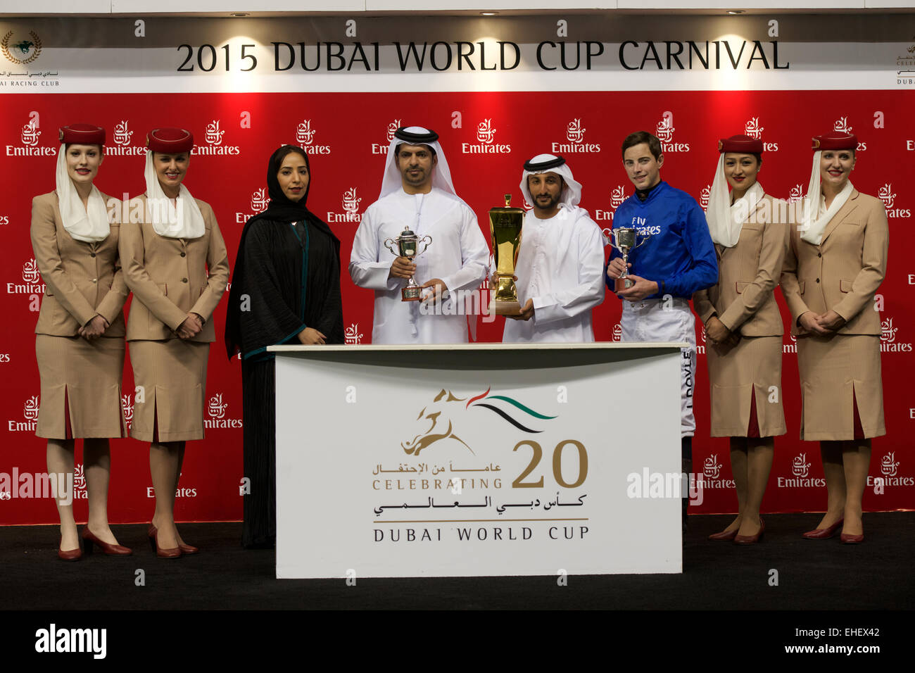 L'hippodrome de Meydan, DUBAÏ, ÉMIRATS ARABES UNIS. 7 mars, 2015. Remise des prix après Sky Hunter remporte la course du groupe 2 de l'or de la ville de Dubaï à Dubaï Banque D'Images