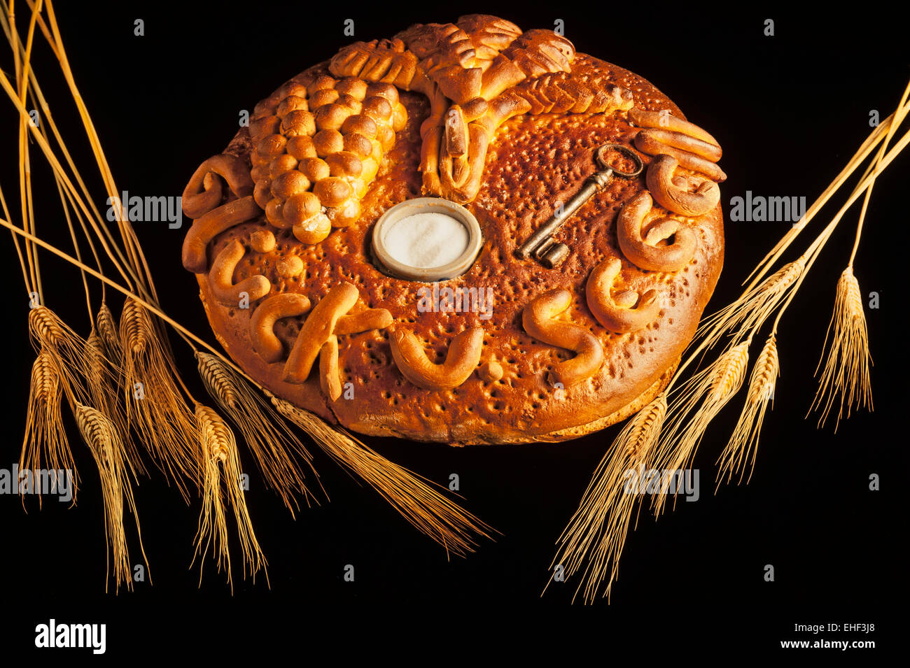 Pain Décoré avec une clé et sel cuit au pain, cadeau traditionnel pour un  déménagement Photo Stock - Alamy