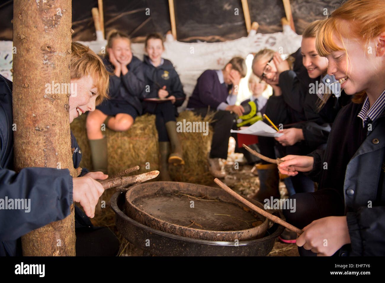 Sidcot School en Winscombe, North Somerset qui est exécuté sur la philosophie Quaker à l'éducation - Année 6 élèves sur le terrain je Banque D'Images