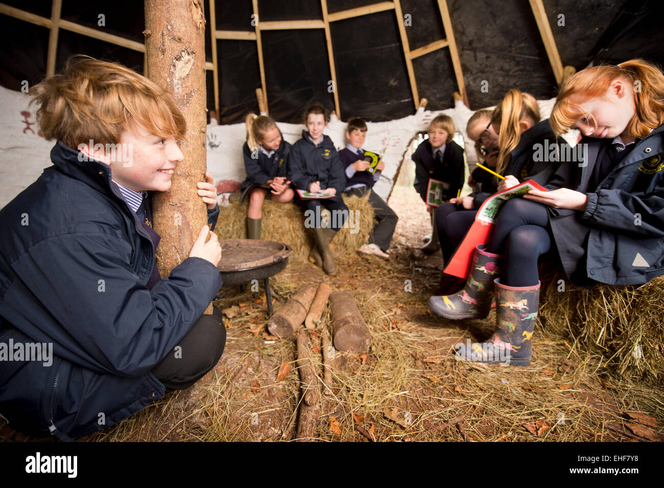 Sidcot School en Winscombe, North Somerset qui est exécuté sur la philosophie Quaker à l'éducation - Année 6 élèves sur le terrain je Banque D'Images
