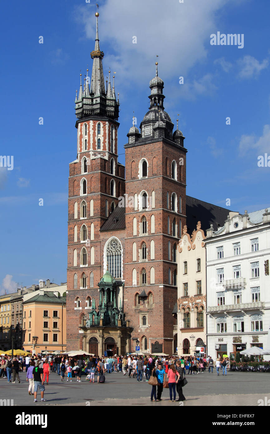 Cracovie - MARCHÉ PRINCIPAL ET DE L'ÉGLISE ST. MARY Banque D'Images