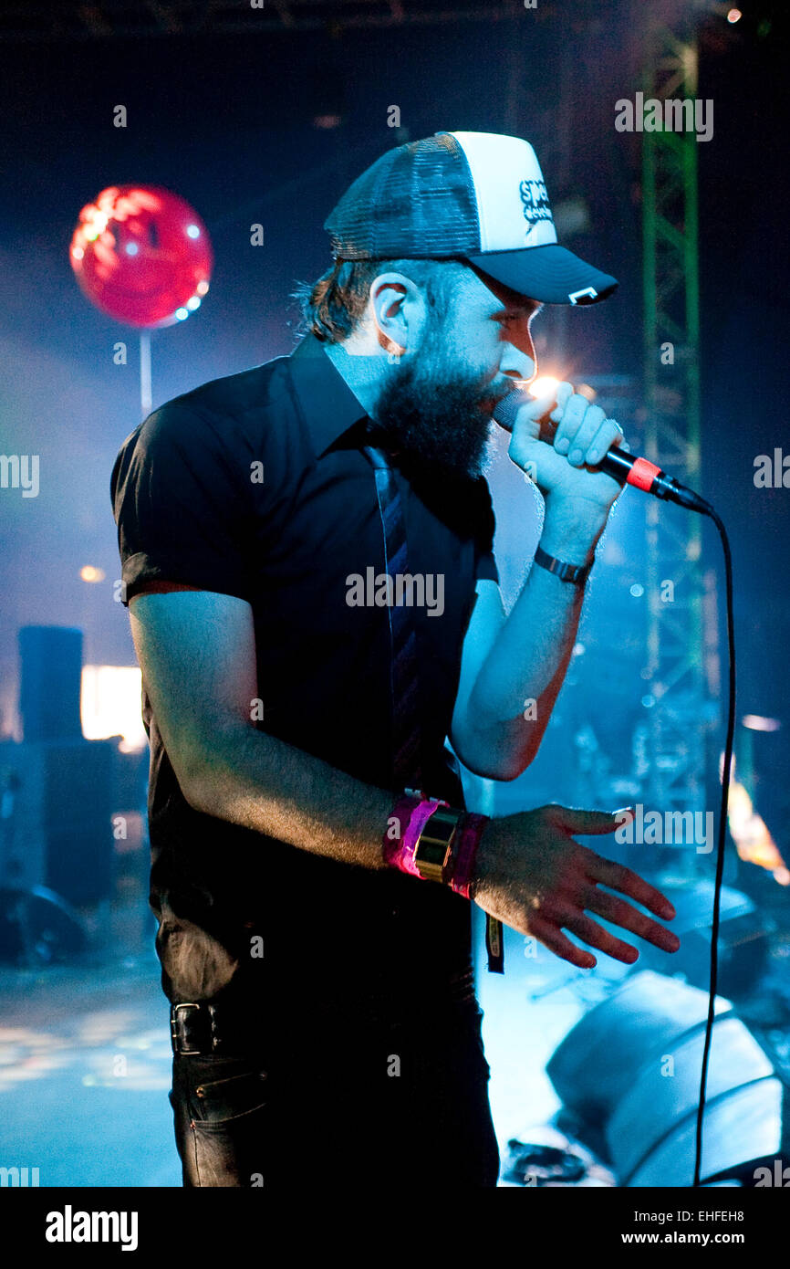 Dan Le Sac vs Scroobius Pip live au Bestival sur l'île de Wight en 2011. Banque D'Images