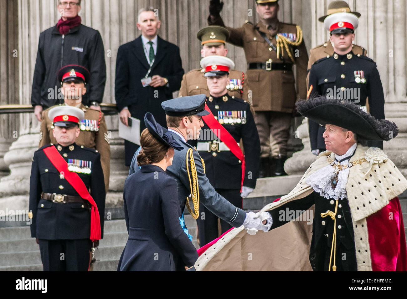 Londres, Royaume-Uni. 13 mars, 2015. Le prince William et Kate Middleton arriver pour l'Afghanistan commémoration à la Cathédrale St Paul Crédit : Guy Josse/Alamy Live News Banque D'Images
