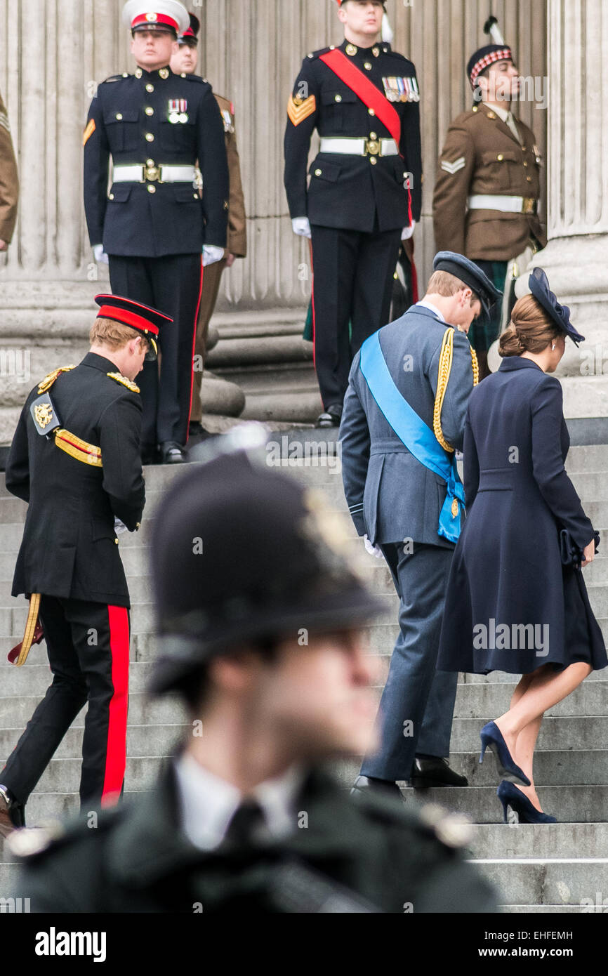 Londres, Royaume-Uni. 13 mars, 2015. Le prince William, Kate Middleton et le prince Harry arriver pour l'Afghanistan commémoration à la Cathédrale St Paul Crédit : Guy Josse/Alamy Live News Banque D'Images