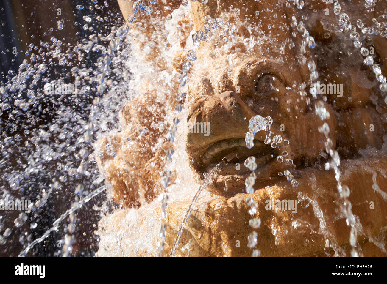 La fontaine de la Piazza Bellini, l'accueil de la célèbre théâtre de Catane, Sicile, Italie. Banque D'Images