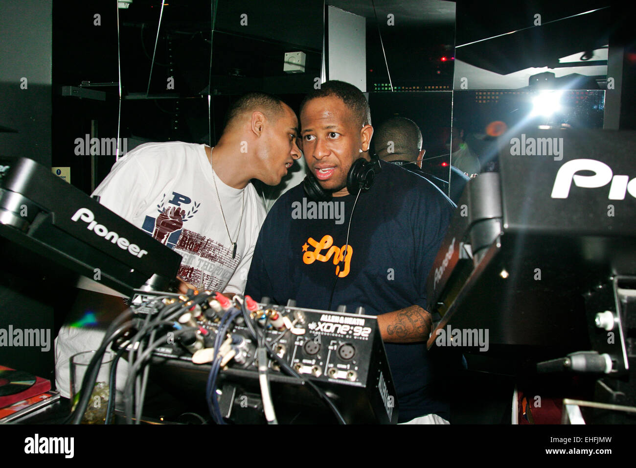 DJ Premier avec Jarren à Kaberet à Londres. Banque D'Images