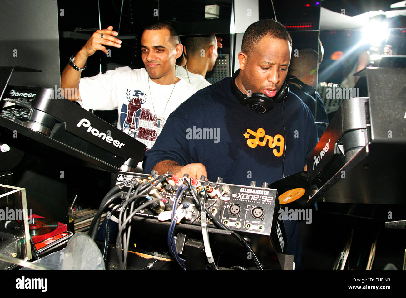DJ Premier avec Jarren à Kaberet à Londres. Banque D'Images