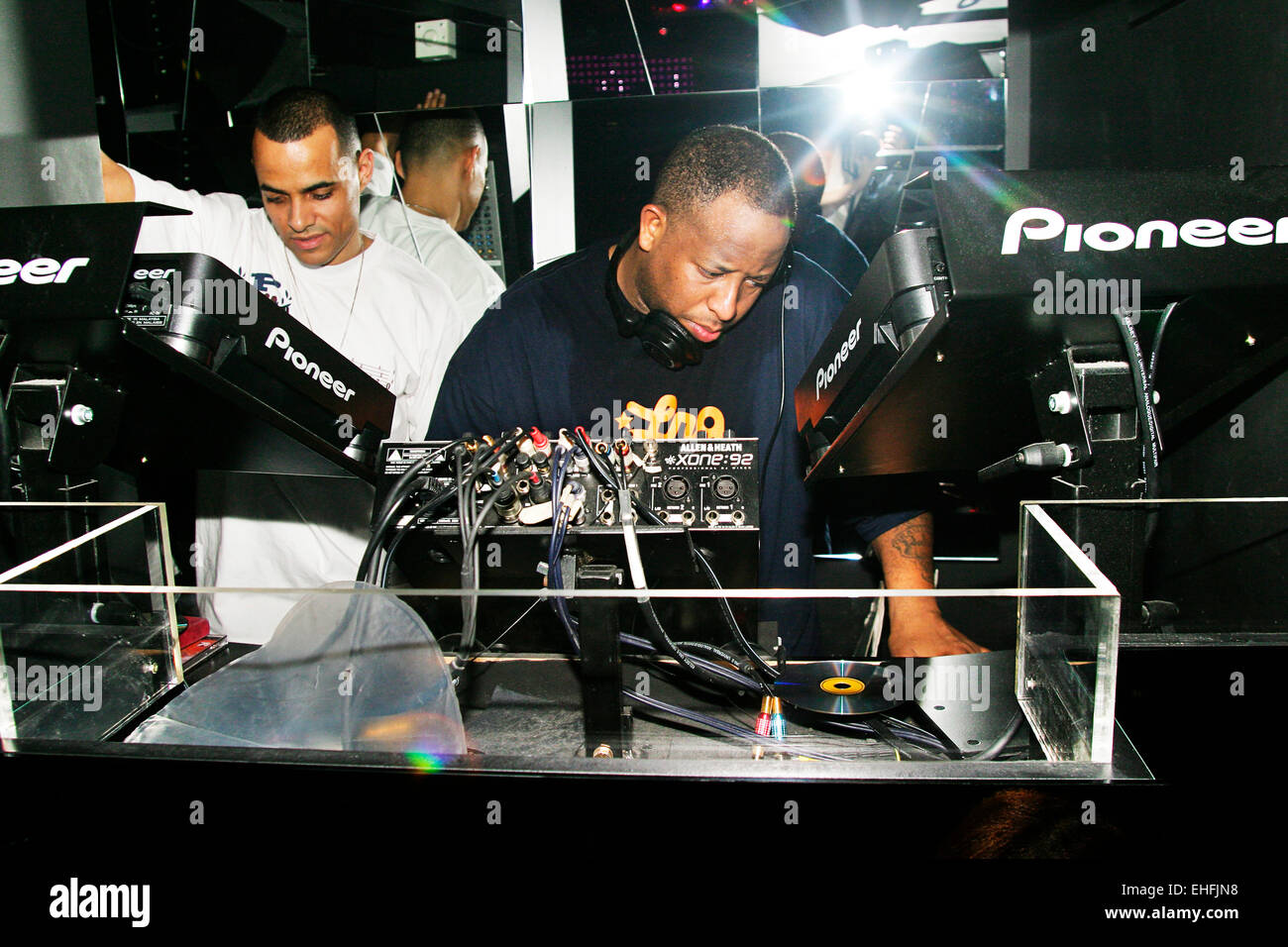 DJ Premier avec Jarren à Kaberet à Londres. Banque D'Images
