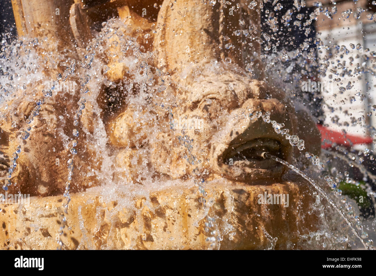 La fontaine de la Piazza Bellini, l'accueil de la célèbre théâtre de Catane, Sicile, Italie. Banque D'Images