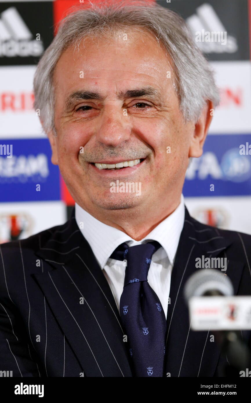 Vahid Halilhodzic, le nouvel entraîneur de l'équipe nationale de football du Japon est présenté à la presse lors d'une conférence de presse le 13 mars 2015, à Tokyo, Japon. Halilhodzic a été officiellement annoncé comme entraîneur le 12 mars et est arrivé le lendemain matin au Japon. L'entraîneur bosniaque avait auparavant une carrière réussie en France et a dirigé l'équipe d'Algérie à la dernière 16 de la Coupe du Monde de 2014. © Sho Tamura/AFLO SPORT/Alamy Live News Banque D'Images