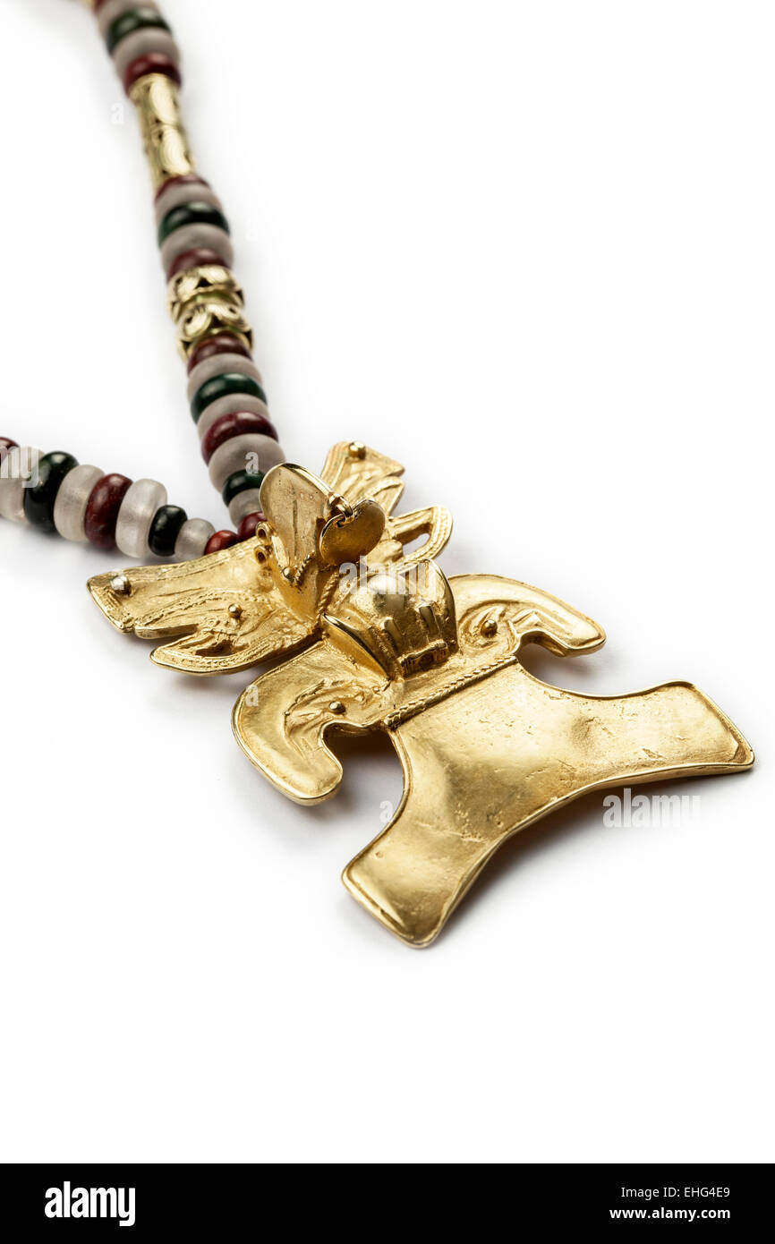 L'or d'Amérique du Sud et d'oiseaux mystiques hardstone pendentif collier. Banque D'Images