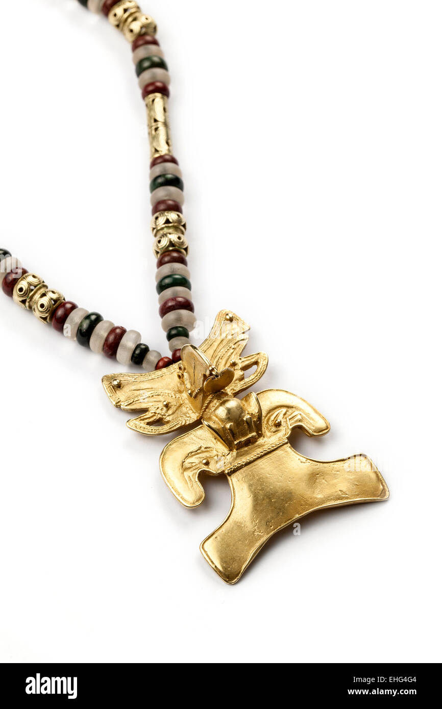 L'or d'Amérique du Sud et d'oiseaux mystiques hardstone pendentif collier. Banque D'Images