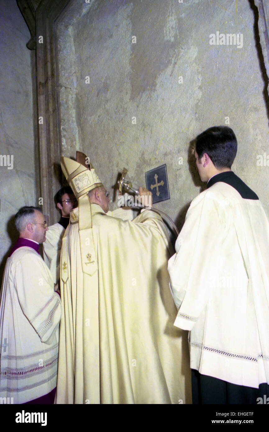 Le pape Paul VI - Ouverture de la Porte Sainte du Jubilé Accueil - 24/12/1974 Banque D'Images