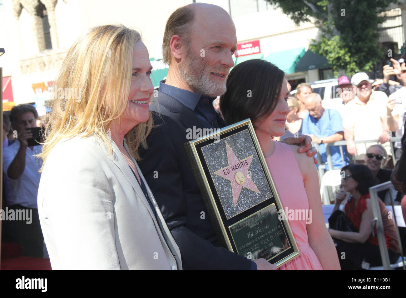 Hollywood, Californie, USA. 13Th Mar, 2015. J15744CHW.Ed Harris à l'Honneur avec étoile sur le Hollywood Walk of Fame.6712/ Hollywood Boulevard en face de la Egyptian Theatre, à Hollywood, CA.03/13/2015.AMY MADIGAN, ED HARRIS ET LILY DOLORES HARRIS.©Clinton H. Wallace/Photomundo/ Photos © Clinton Wallace/Globe Photos/ZUMA/Alamy Fil Live News Banque D'Images