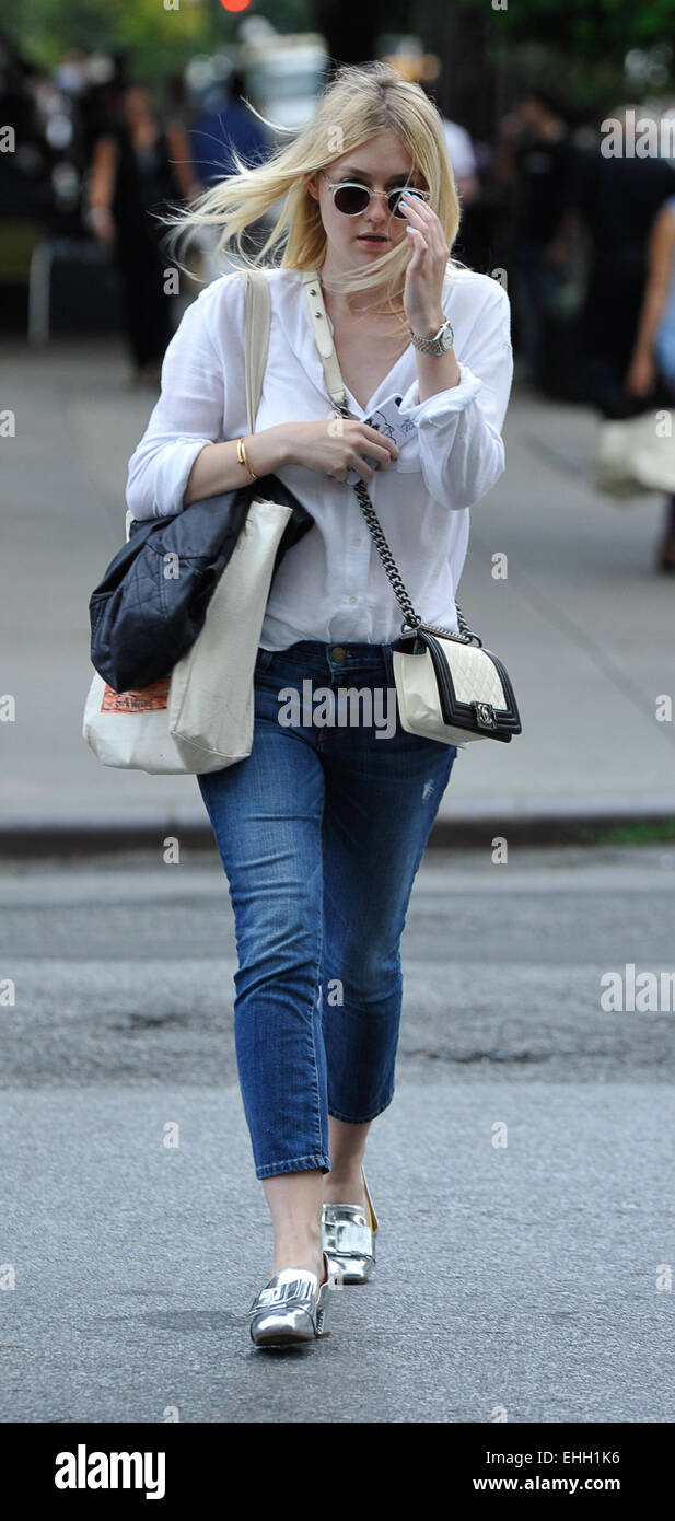 Dakota Fanning dehors et environ dans SoHo avec : Dakota Fanning Où : Manhattan, New York, United States Quand : 09 mai 2014 Banque D'Images