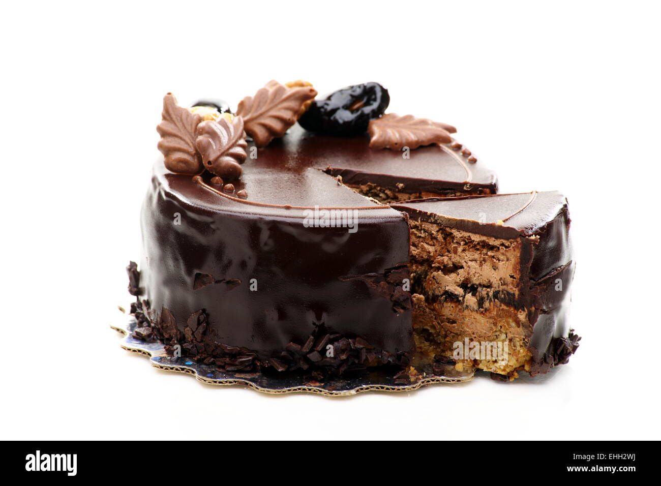 Gâteau au chocolat aux noix et pruneaux. Banque D'Images